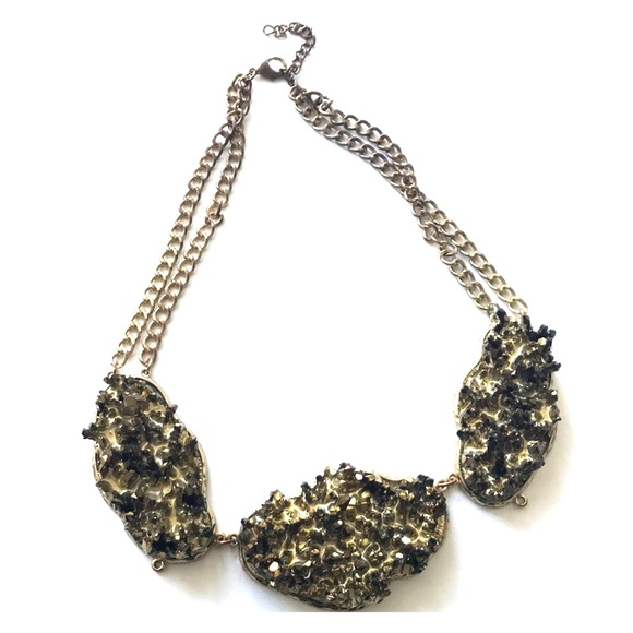 Jewelry - statement piece! gem stone necklace gold black